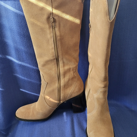 Franco Sarto, women's suede western boots size 8.5 m. - Picture 6 of 11